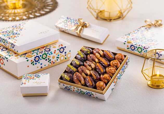 يمكنك تخصيص هدية العيد مع مجموعة مختارة من التمور الشهية الممتازةا