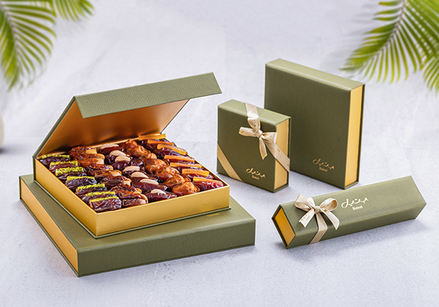 Discover the Palm Collection, a sophisticated and elegant gift set filled with organic dates